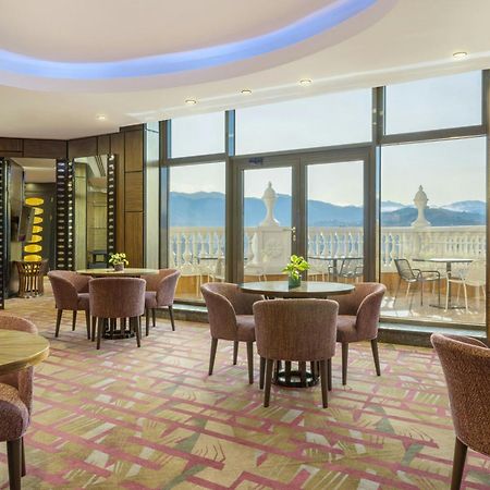 Sheraton Batumi Hotel Exterior photo Club Lounge at the hotel