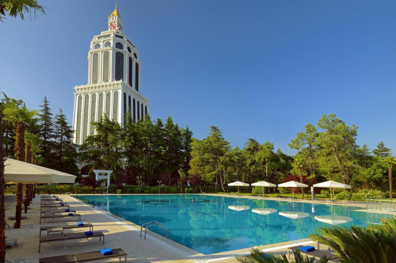Sheraton Batumi Hotel Exterior photo The hotel's swimming pool