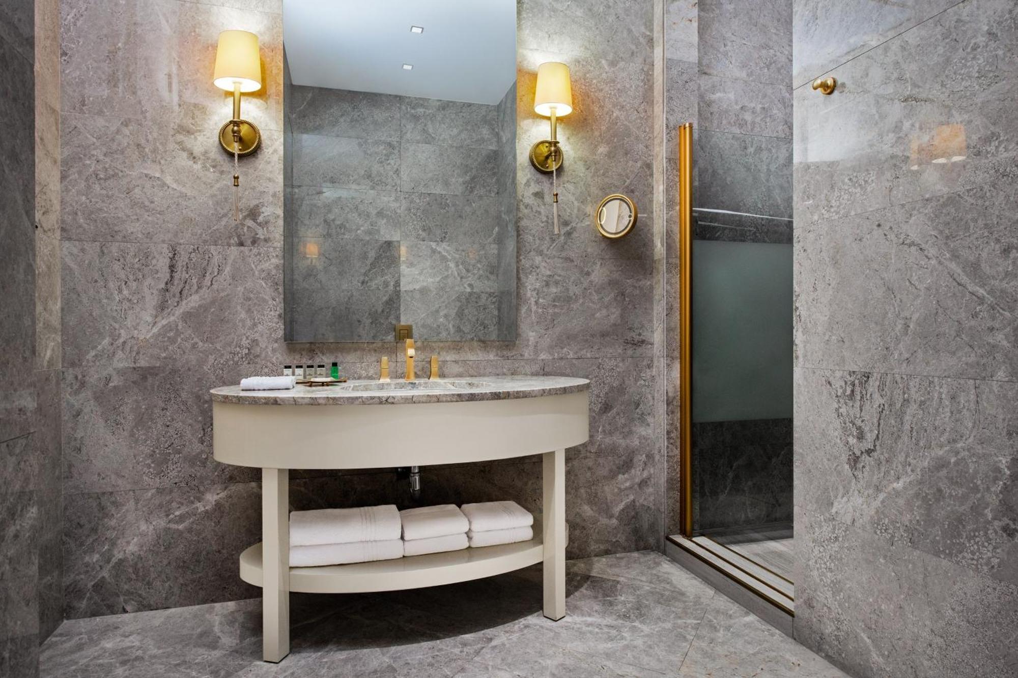 Sheraton Batumi Hotel Exterior photo Bathroom