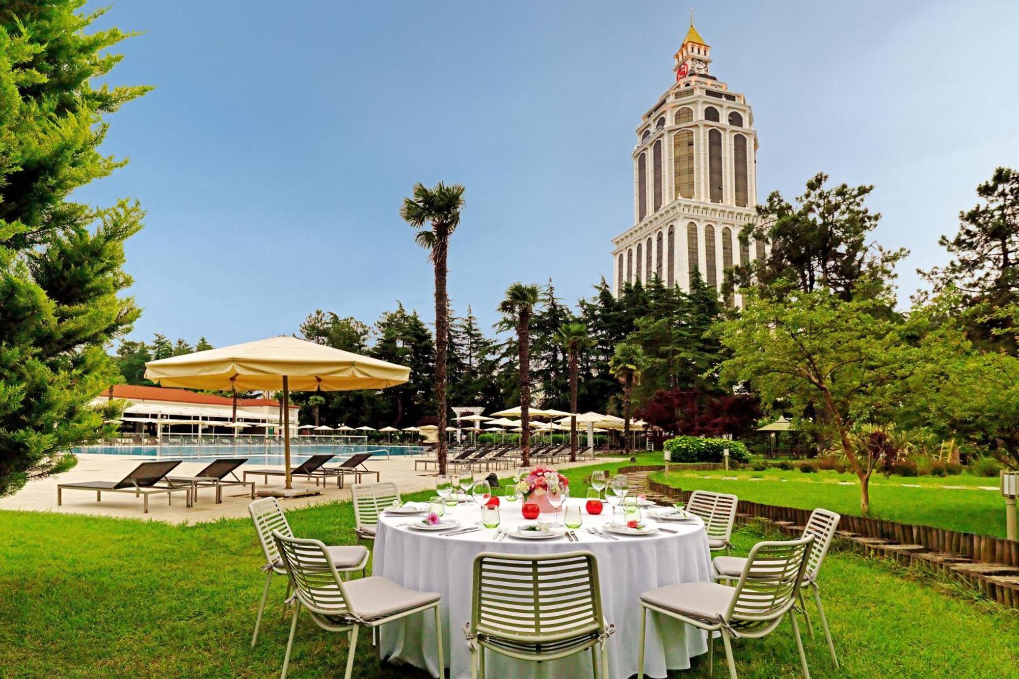 Sheraton Batumi Hotel Exterior photo The hotel's garden