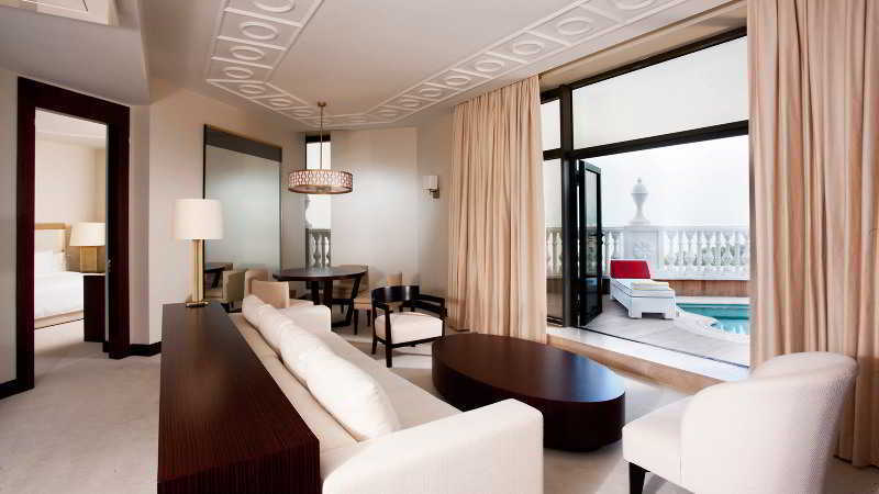 Sheraton Batumi Hotel Exterior photo A suite at the Wynn